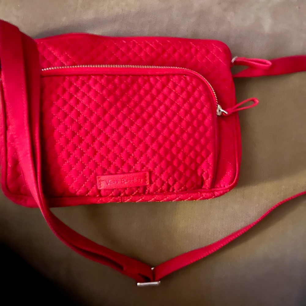 Vera Bradley quilted cross bag adjustable strap with zipper pockets. Red